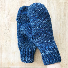 Load image into Gallery viewer, PATTERN - Classic Chunky Knit Winter Mittens
