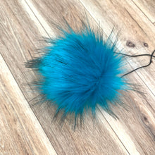 Load image into Gallery viewer, FAUX FUR POM - Azure