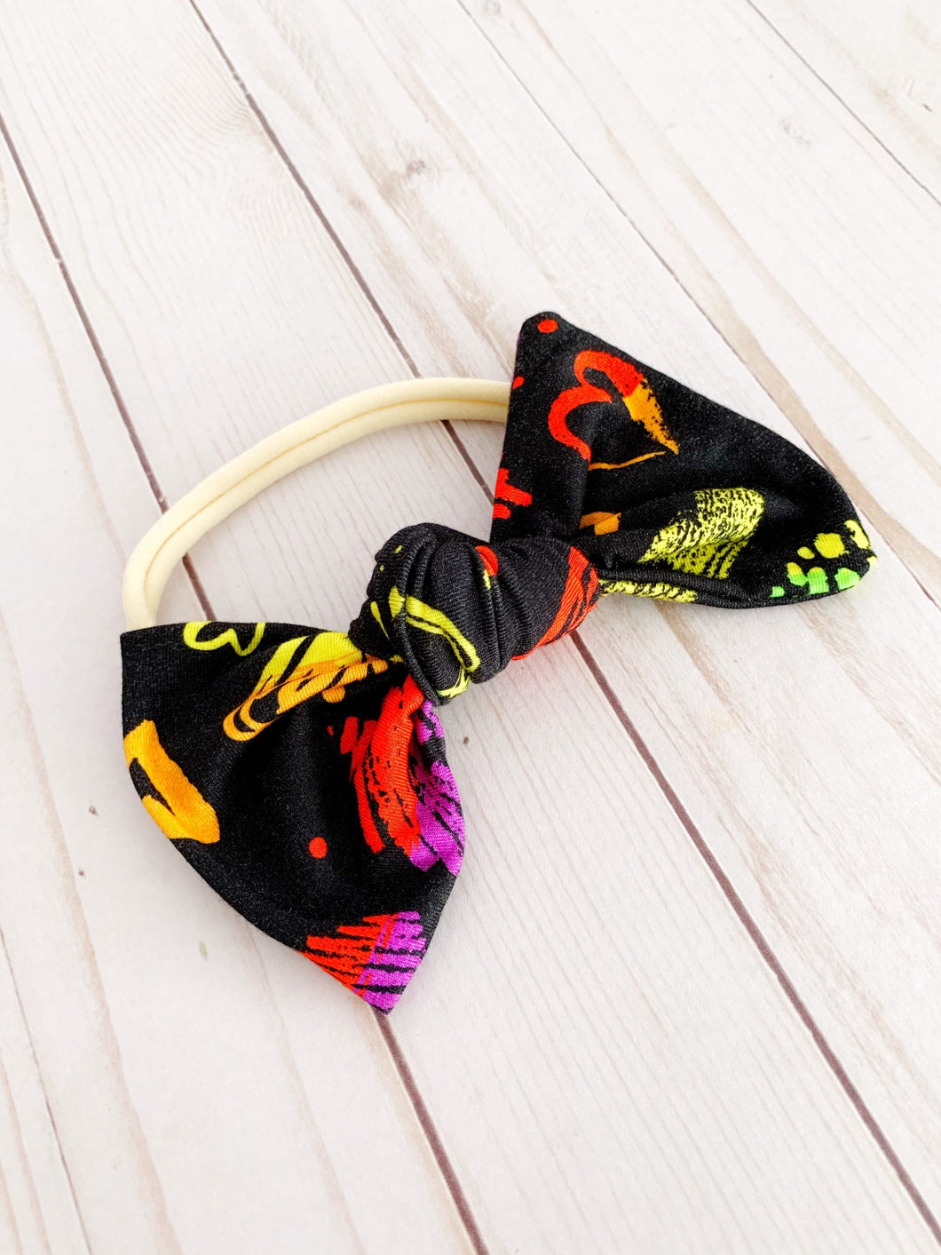 Large knotted bow headband,